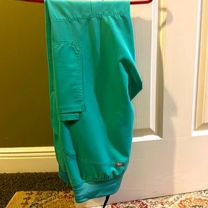 FIGS kade scrub pants.